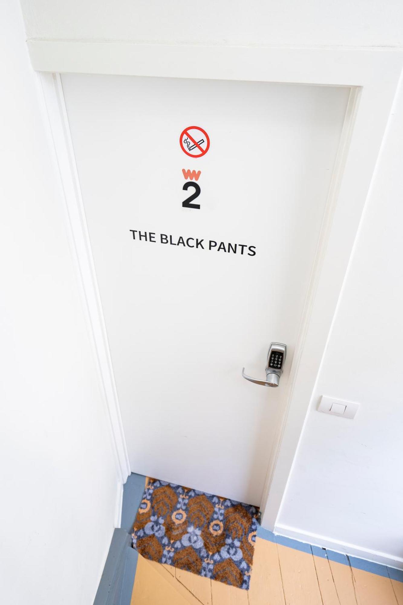Shway - The Black Pants Amberes Exterior foto